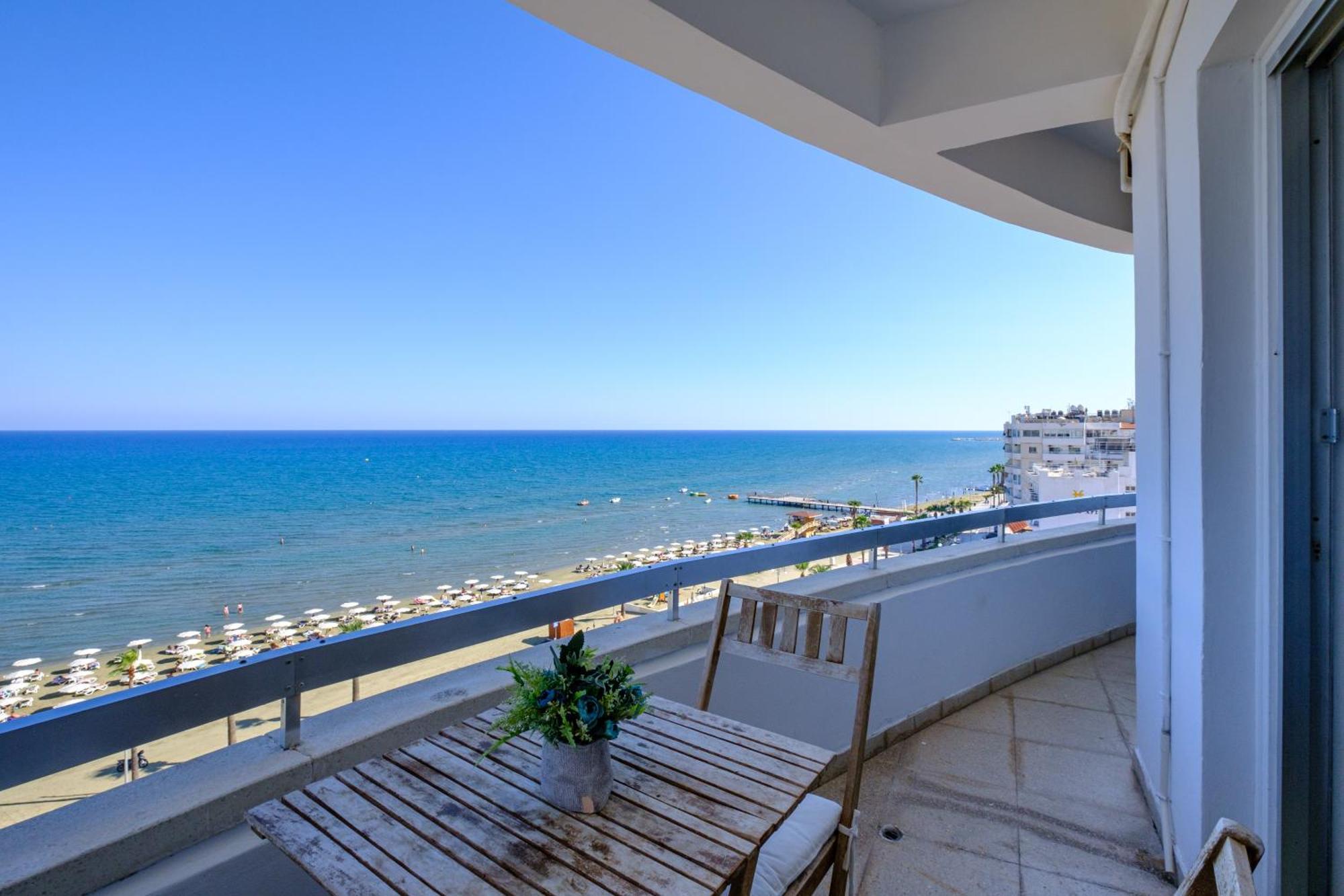 Lazuli Sea View Beachfront- Ap 61 Larnaca Esterno foto