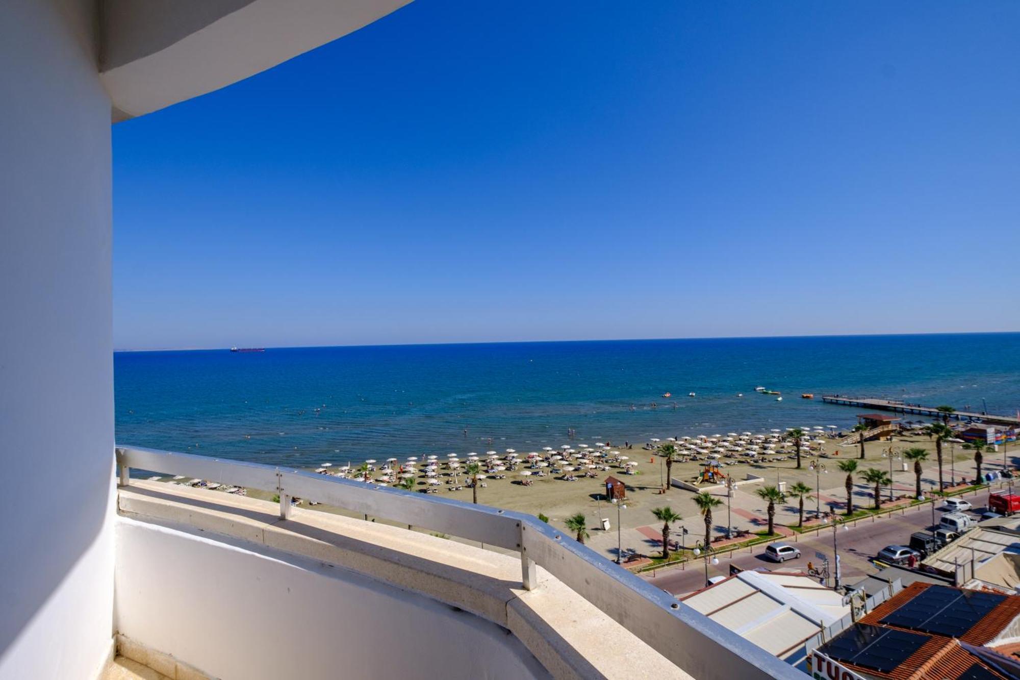 Lazuli Sea View Beachfront- Ap 61 Larnaca Esterno foto